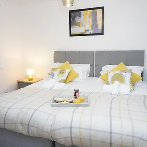 2bedrm-4guests-parking-nearstation Apartamento Londres